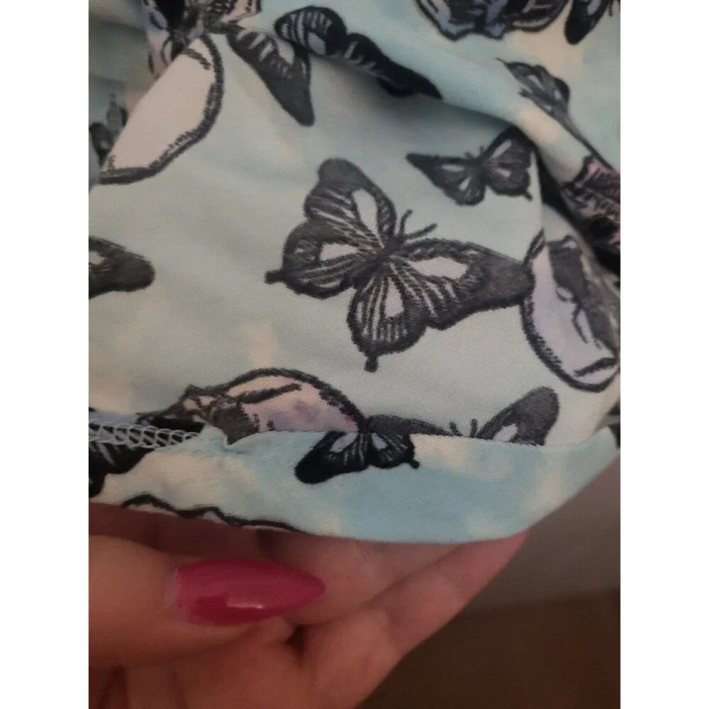 No Boundaries Juniors' scoop neck "Skull and Butterfly" Tank Top - Picture 8 of 8